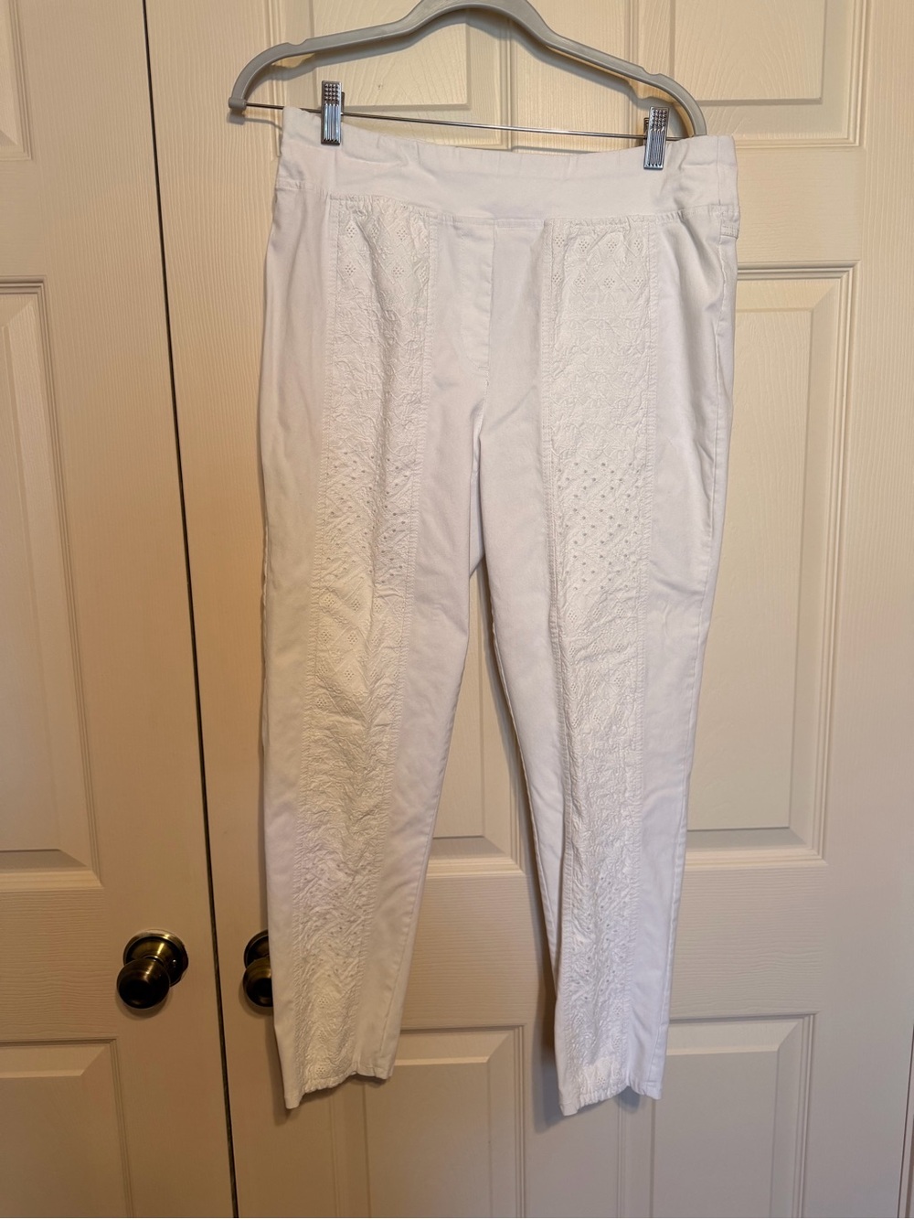 Chico's White Embroidered straight leg Pants XLarge (Chico’s size 2.5)